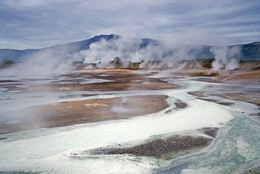 first-life-on-earth-began-mud-pots-volcano